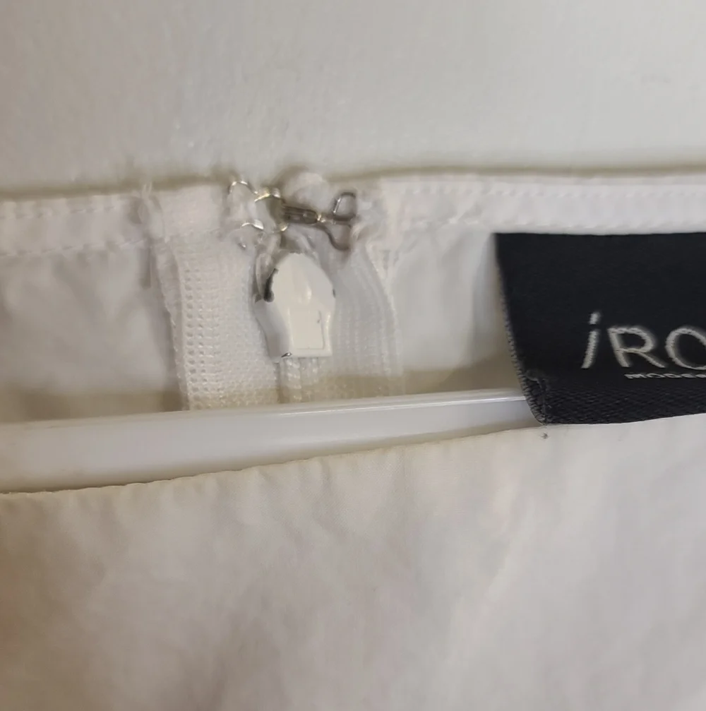 IROO Black and White Patterned Dress Size 40 (8-10) (M) Little Stain. See Photos
